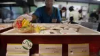 Pemerintah Jepang mulai mendorong pebisnis dan investor untuk menyediakan restoran dengan makanan yang bersertifikasi halal, foto diambil pada 13 Mei 2014 lalu. (REUTERS/Yuya Shino)