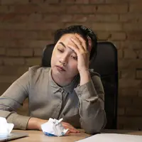 Sahabat Fimela, pernahkah kamu merasa nggak nyaman di kantor dan bingung bagaimana cara menyampaikannya dengan rekan kerjamu? Berikut ini 5 tips cara yang dapat kamu ikuti. [Dok/freepik.com]