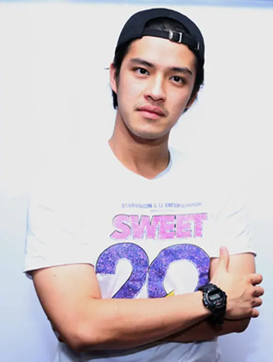 "Tersiksa, karena saya suka makan hahaha. Gak suka ngemil tapi suka makan makanan berat,” pungkas Morgan Oey, salah saatu pemeran film Sweet 20. (Nurwahyunan/Bintang.com)
