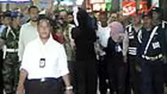 Empat relawan dan seorang jurnalis televisi yang sempat ditahan Israel akhirnya tiba di Tanah Air. Kedatangan mereka disambut pejabat Kemenlu serta rekan-rekan mereka. 