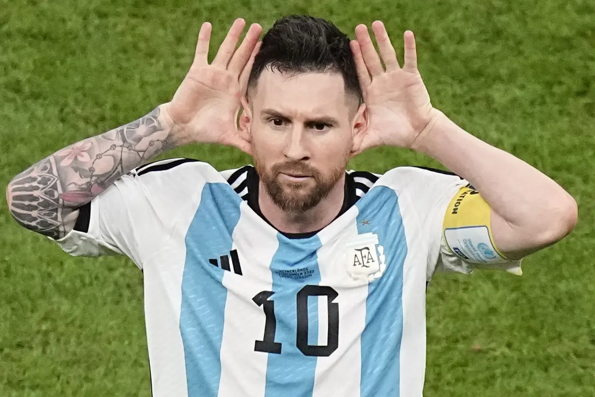 Foto: Ragam Selebrasi Lionel Messi saat Tendang Belanda dari Piala Dunia 2022, dari Sindir van Gaal hingga Peluk Emiliano Martinez