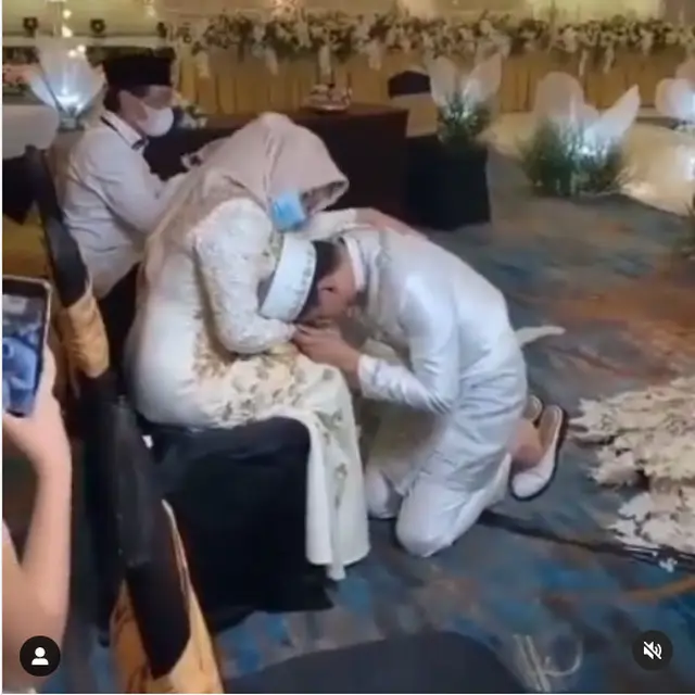 6 Momen Sungkeman Ifan Seventeen dan Citra Monica dengan Orang Tua Dylan Sahara
