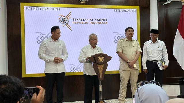 Kepala Otorita IKN (OIKN) Basuki Hadimuljono saat menyampaikan keterangan pers di Istana Kepresiden, Jakarta. (Liputan6.com/Nanda Perdana)