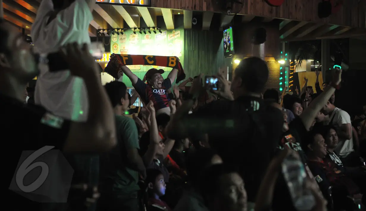 Suasana nonton bareng (nobar) final Liga Champions Juventus vs Barcelona, di Dock 88, La Piazza, Mall Kelapa Gading, Minggu (7/6/2015). (Liputan6.com/Herman Zakharia)