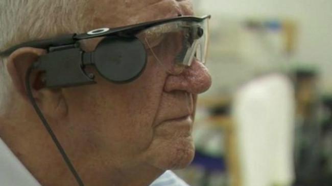 Teknologi bionik penglihatan untuk membantu pasien gangguan mata. (Sumber BBC News)