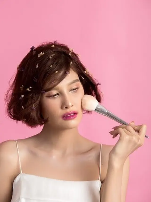 Inspirasi Girly Makeup Look dan Outfit Pink untuk Valentine’s Day (Foto/Sumber: Freepik)