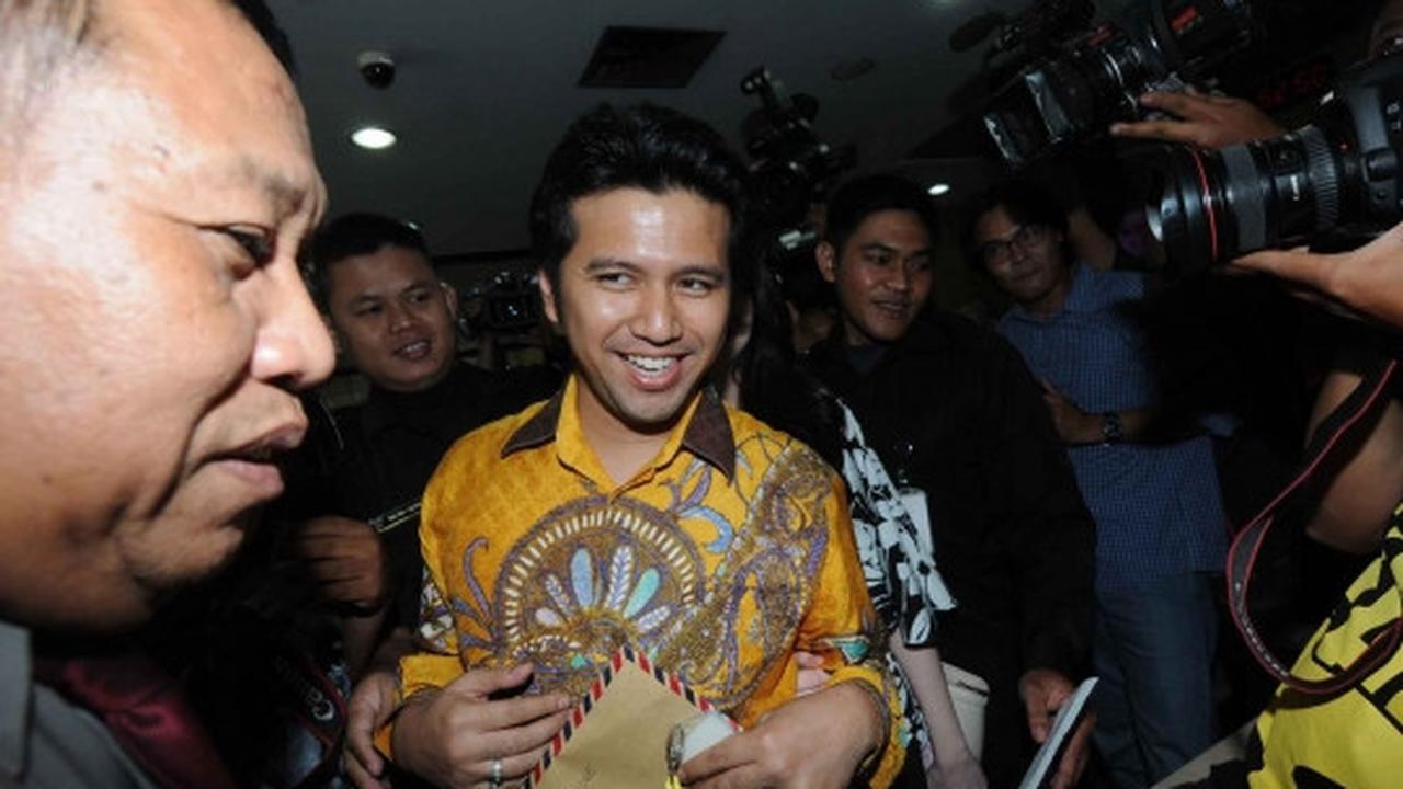 Kemesraan Arumi Bachsin dampingi Emil Elestianto lapor harta ke KPK