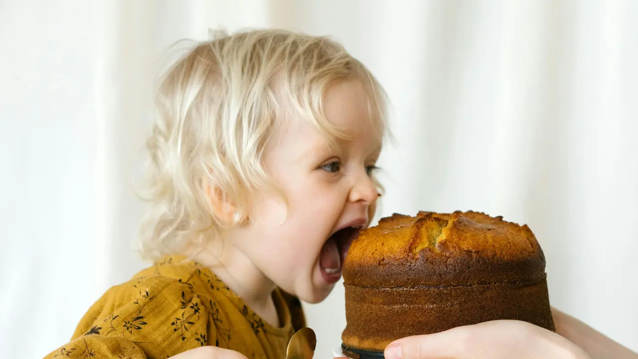 Ilustrasi Anak Makan Manis//copyright pexels/Mikhail Nilov