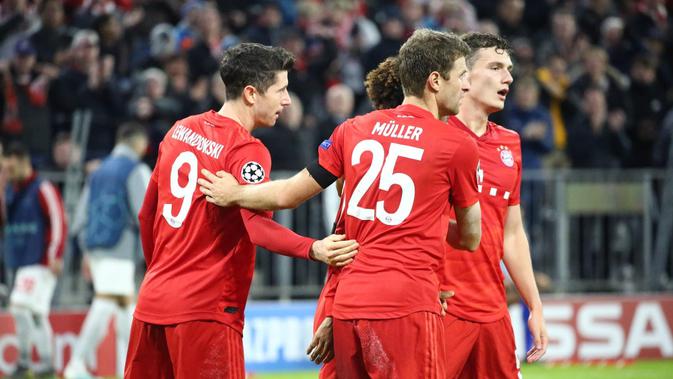 Robert Lewandowski merayakan golnya buat Bayern Munchen ke gawang Olympiakos pada laga lanjuan Liga Champions, Kamis (7/11/2019). (Dok. Twitter/FCBayernMunchen)