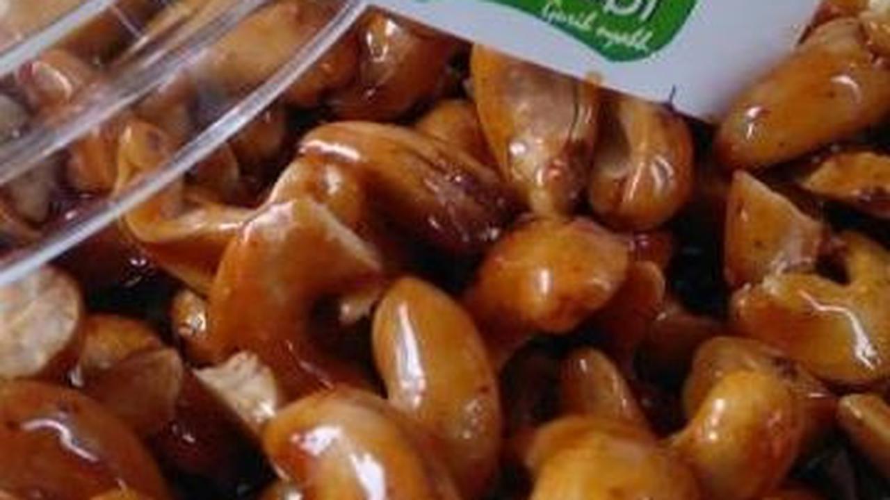 3. Kacang Mete Karamel Pedas