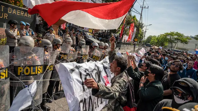 Demo Tolak Revisi UU Pilkada, Mahasiswa dan Masyarakat Surabaya Kecam Sikap DPR