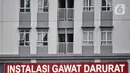 Pasien COVID-19 terlihat berada di salah satu kamar di RSD Wisma Atlet, Kemayoran, Jakarta, Selasa (17/11/2020). Jumlah pasien isolasi mandiri COVID-19 di Tower 4 dan 5 RSD Wisma Atlet bertambah 86 orang dari 811 menjadi 897. (merdeka.com/Iqbal S. Nugroho)