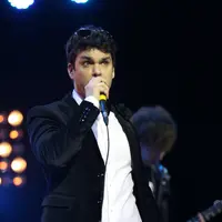 Ollie Jacobs, vokalis band Arkarna di pertunjukkan musik pada Selasa (18/8/2015) malam. (Galih W. Satria/Bintang.com)