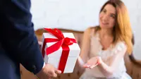 Berikut ini beberapa hadiah spesial yang selalu menambah kebagiaan pasangan Anda.