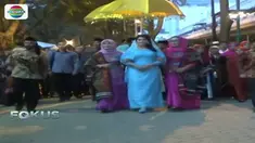 Kahiyang Ayu dan suaminya Bobby Nasution tiba di Kompleks Bukit Hijau Regency, Medan, Sumatera Utara, Minggu, 19 November 2017.