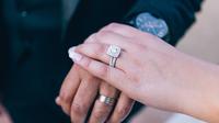ilustrasi cincin pernikahan/Photo by TranStudios Photography & Video from Pexels