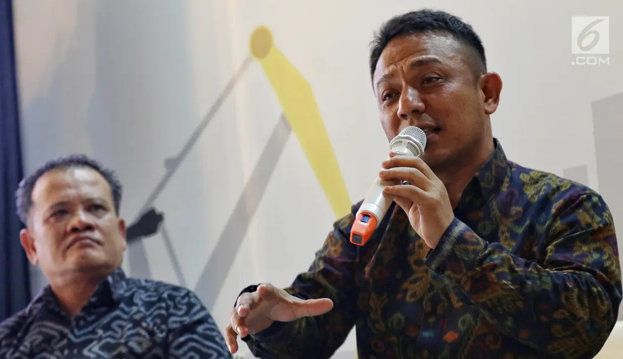 Dirut PT Pelabuhan Tanjung Priok atau PTP Multipurpose Imanuddin (kanan) memberi keterangan pers di Jakarta, Jumat (3/5/2019). PTP akan fokus mengembangkan operator pelabuhan multipurpose jangkauan bisnis di berbagai wilayah Indonesia hingga ke luar negeri. (Liputan6.com/JohanTallo)