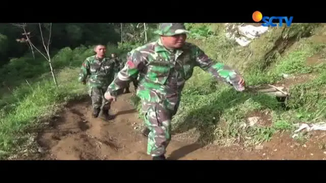 Tim SAR gabungan libatkan ratusan personil ke Gunung Butak, untuk evakuasi heli Basarnas.