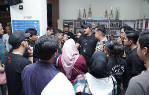 Pemiik WO dibawa ke polisi. (Antara)