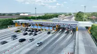 Volume kendaraan di Gerbang Tol Cikampek Utama 1 jelang Libur Tahun Baru 2024. (Dok. Istimewa)