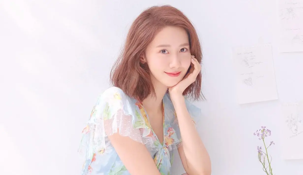 Kamu juga bisa mencoba gaya rambut ala Lim Yoon A jika tidak ingin potongan yang terlalu pendek. Gaya rambut sebahu ini akan terlihat cantik untuk bentuk wajah apapun. Foto: Instagram.