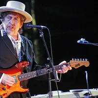 Bahkan Bob Dylan berencana membuat 2 album daur ulang karya Frank Sinatra