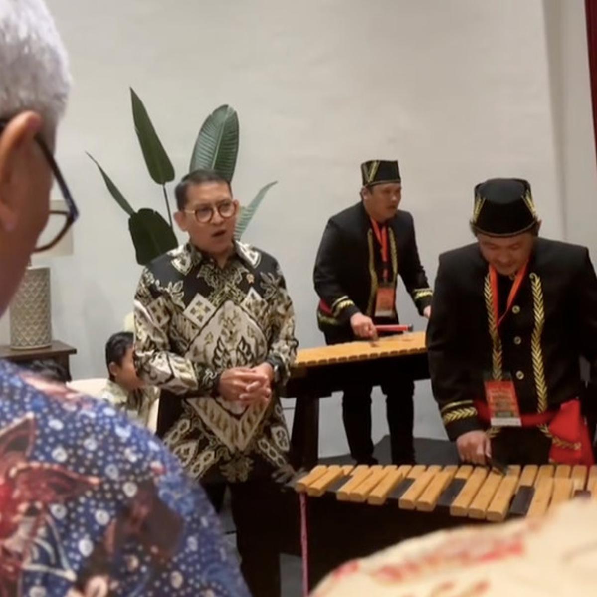 fadli zon nyanyi lagu