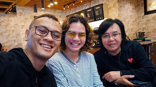 Jadi Ponakan Tersayang, Ini 7 Potret Kedekatan Ari Lasso dan Dul Jaelani