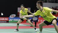 Pasangan Indonesia, Debby Susanto/Ronald, saat melawan wakil Jerman, Mark Lamsfuss/Isabel Herttich, pada Indonesia Masters 2019 di Istora, Jakarta, Selasa (22/1). (Bola.com/M Iqbal Ichsan)