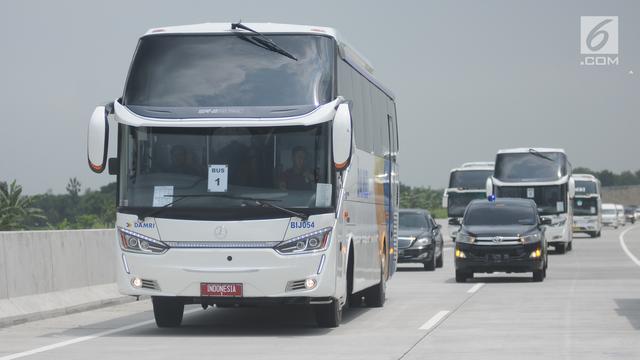 Naik Bus, Jokowi Uji Coba Tol Trans Jawa