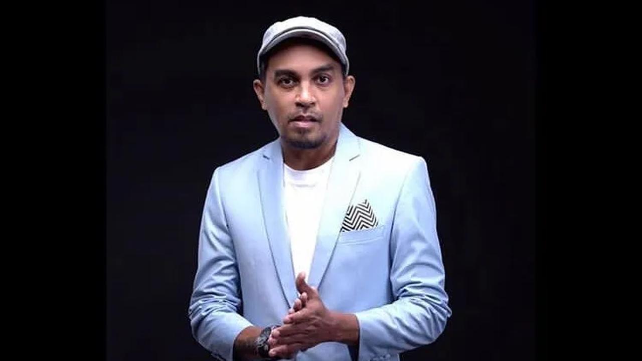 Lagu utama di album terakhir Glenn Fredly ini melukiskan kisah cinta yang abadi. Dua pasangan yang akan selalu menyatu dan tak tergantikan.