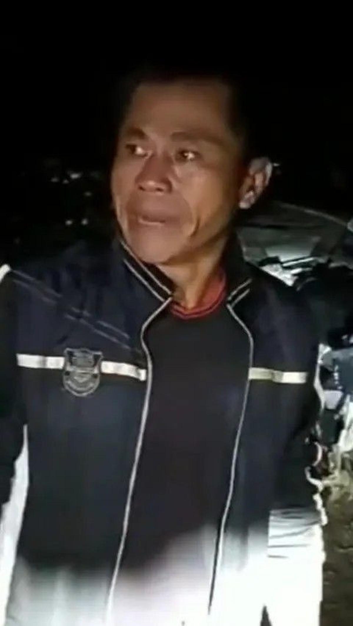 "Tapi saya masih sabar dan menahan diri. Cucuku meninggal. Bahkan dia juga minta Rp 1 juta," tambahnya. <br>