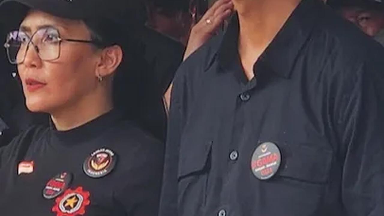 Kampanye di Karawang, Ganjar Dicurhati Ibu-Ibu 'Cari Kerja Dipersulit, Harus Bayar Rp5 Juta ke Ordal