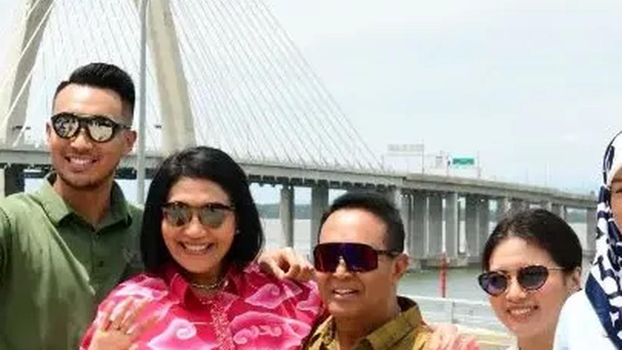 Andika bersama istri dan kedua anaknya kemudian melanjutkan perjalanan ke pusat kota Bandar Seri Begawan. <br>