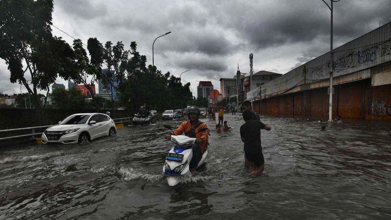 Update Banjir Jakarta Jumat Pagi: 90 RT dan 6 Ruas Jalan Tergenang, Terbanyak di Jaksel