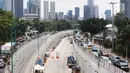 Kondisi pembangunan Underpass Mampang di Jakarta, Senin (12/3). Proyek jalan bawah tanah sepanjang 855 meter yang direncanakan melewati dua jalan layang dan lampu merah perempatan Rasuna Said dan Mampang. (Liputan6.com/Immanuel Antonius)