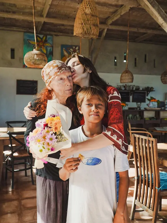Ultah Ibu Luna Maya