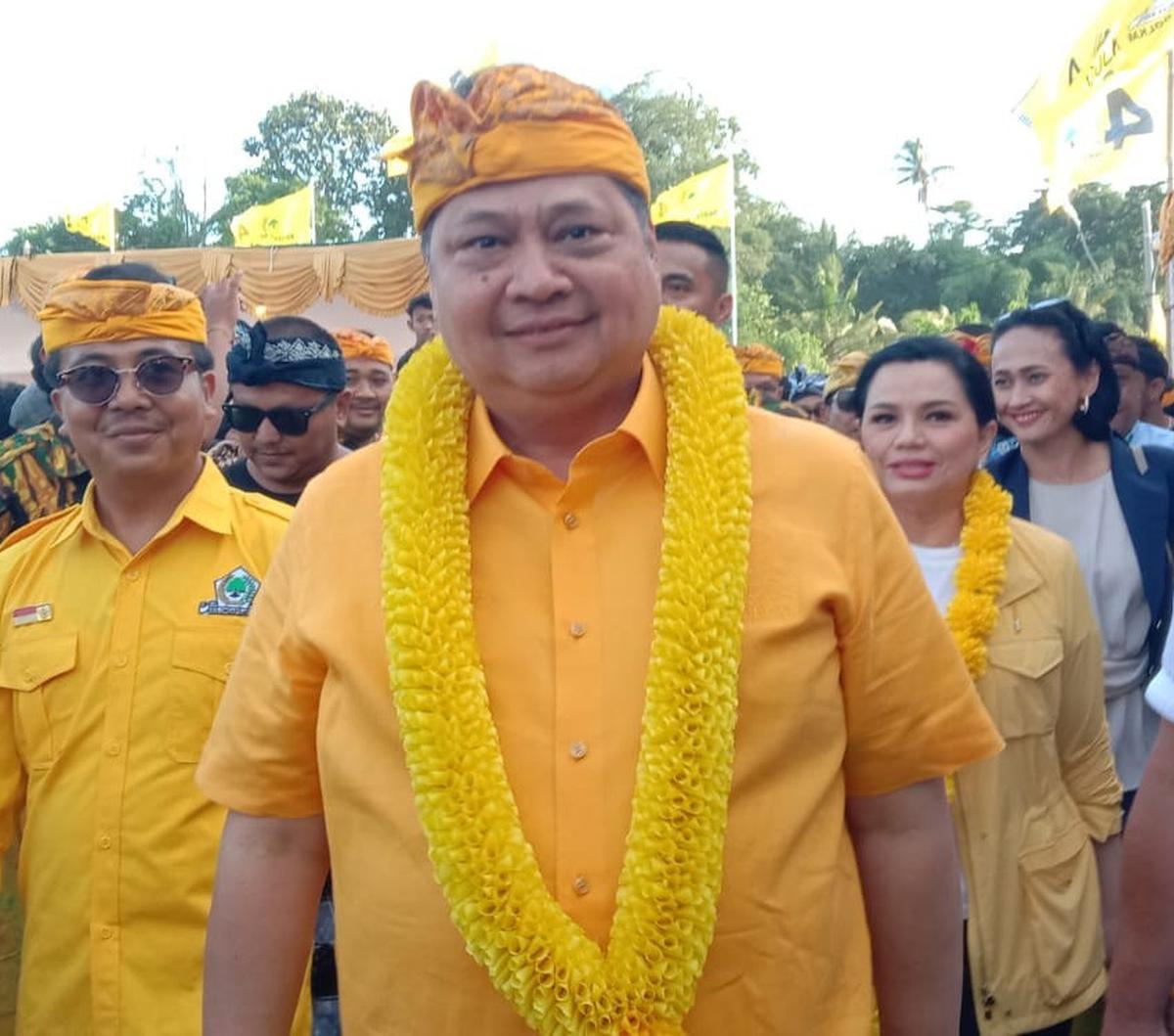 Dia pun menyatakan, Presiden Jokowi juga mendapat dukungan 80 persen dari susunan kabinet saat ini.