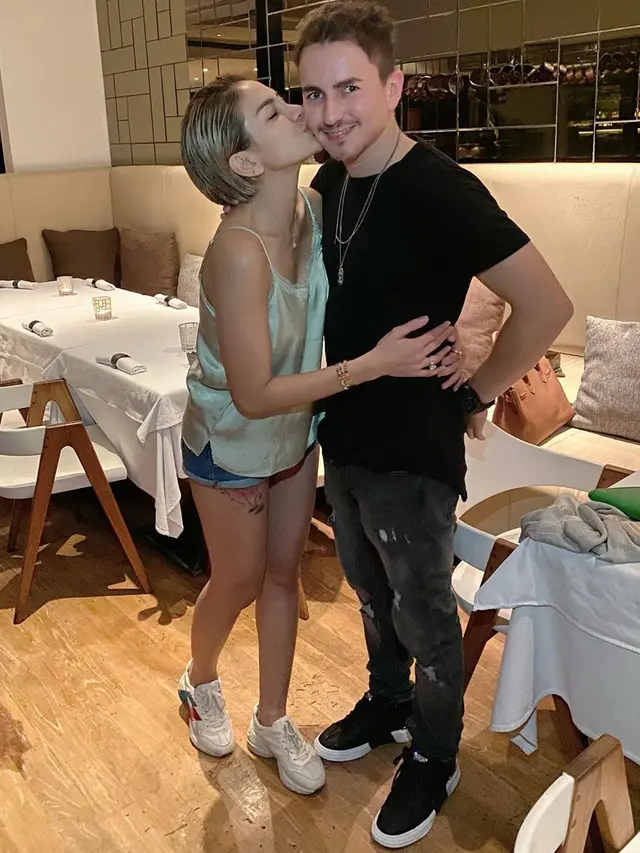 Momen Nikita Mirzani Foto Bareng Artis Hollywood (sumber: instagram/nikitamirzanimawardi_17)