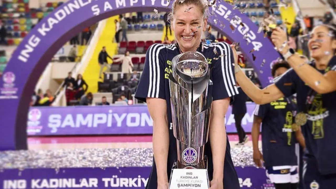 7 Most Beautiful Female Basketball Players