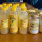 Produk minuman segar ‘King Selmon’ berbahan dasar buah lemon hasil karya mahasiswa KKN Institut Agama Islam Sahid Bogor, kaya rasan dan berkhasiat bagi tubuh Anda. (Liputan6.com/Jayadi Supriadin)