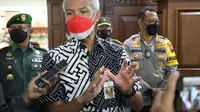 Gubernur Jawa tengah Ganjar pranowo usai memimpin Rapat Forkopimda Jateng di Gedung Gradhika Bhakti Praja, Rabu (27/4/2022)