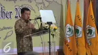 Wakil Presiden Jusuf Kalla memberikan pidato saat silaturahmi nasional Golkar di Kantor DPP Golkar, Jakarta, Minggu (1/11). Silahturahmi di gelar untuk membahas persiapan Partai Golkar dalam menghadapi pilkada 2015. (Liputna6.com/Angga Yuniar)