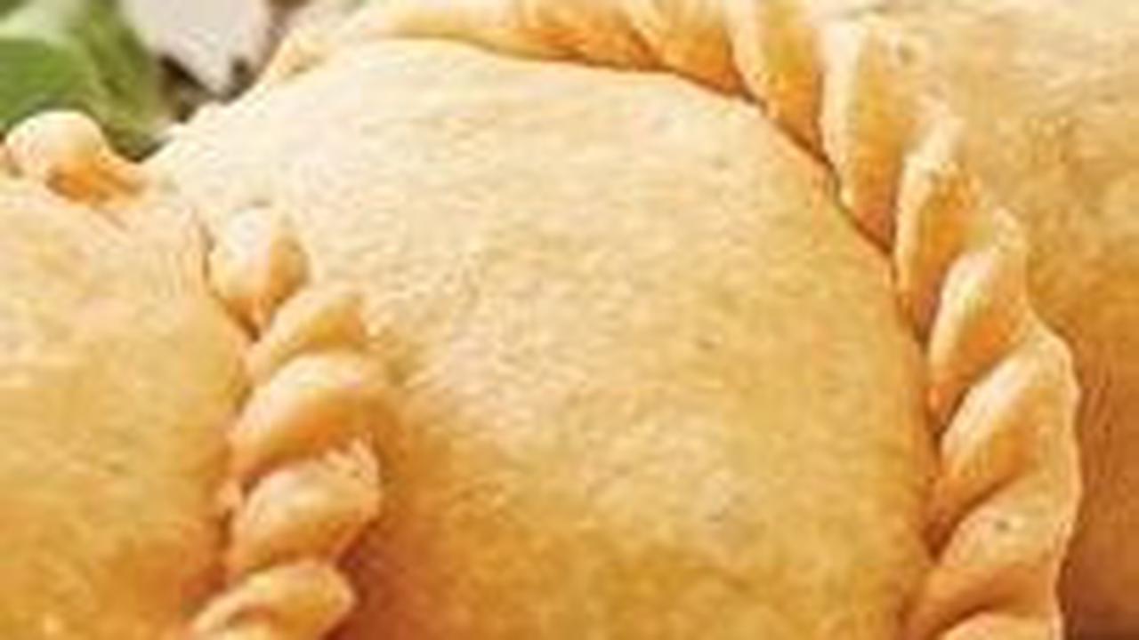 Pastel Isi Ayam Suwir