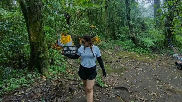 Pendaki berada di Gunung Adeng Bali