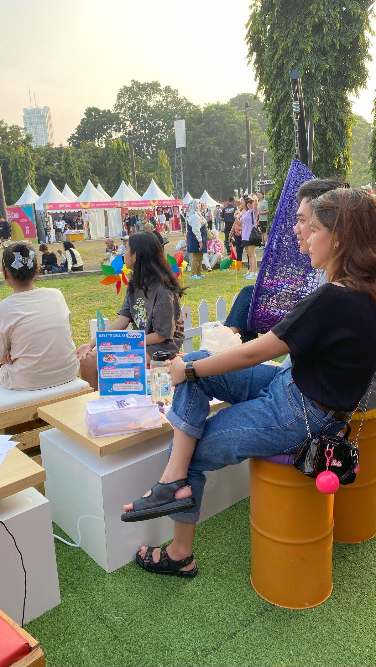 Dari momen ngabuburit yang penuh keseruan hingga penampilan musik yang memukau, KLBB Festival 2024 menjadi perayaan yang meriah bagi semua pengunjung.