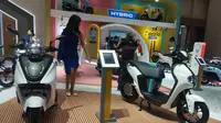Yamaha Pajang Sepeda Motor Listrik E01 dan Neos di IMOS 2024