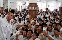 FOTO: Menteri Wihaji Dorong Pesantren Jadi Pusat Pendidikan Kependudukan Remaja