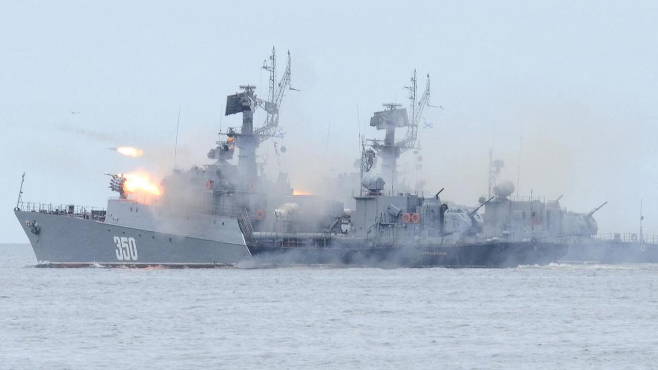 Detik-Detik Kapal Rusia Tembakan Misil Serang ISIS di Suriah