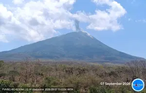Gunung Ili Lewotolok Meletus 291 Kali Sepanjang Hari